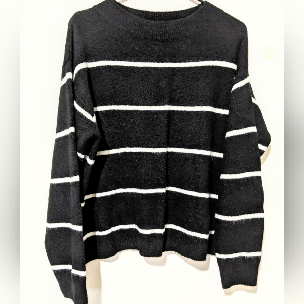 H&m black white stripe cozy comfy warm wool sweater sz small scoop neck